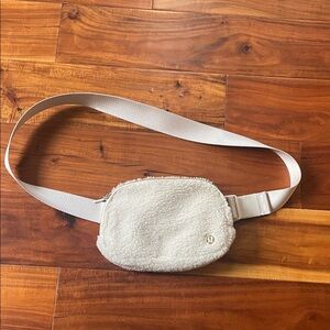 lululemon athletica Off-White Fleece Crossbody Fanny Pack